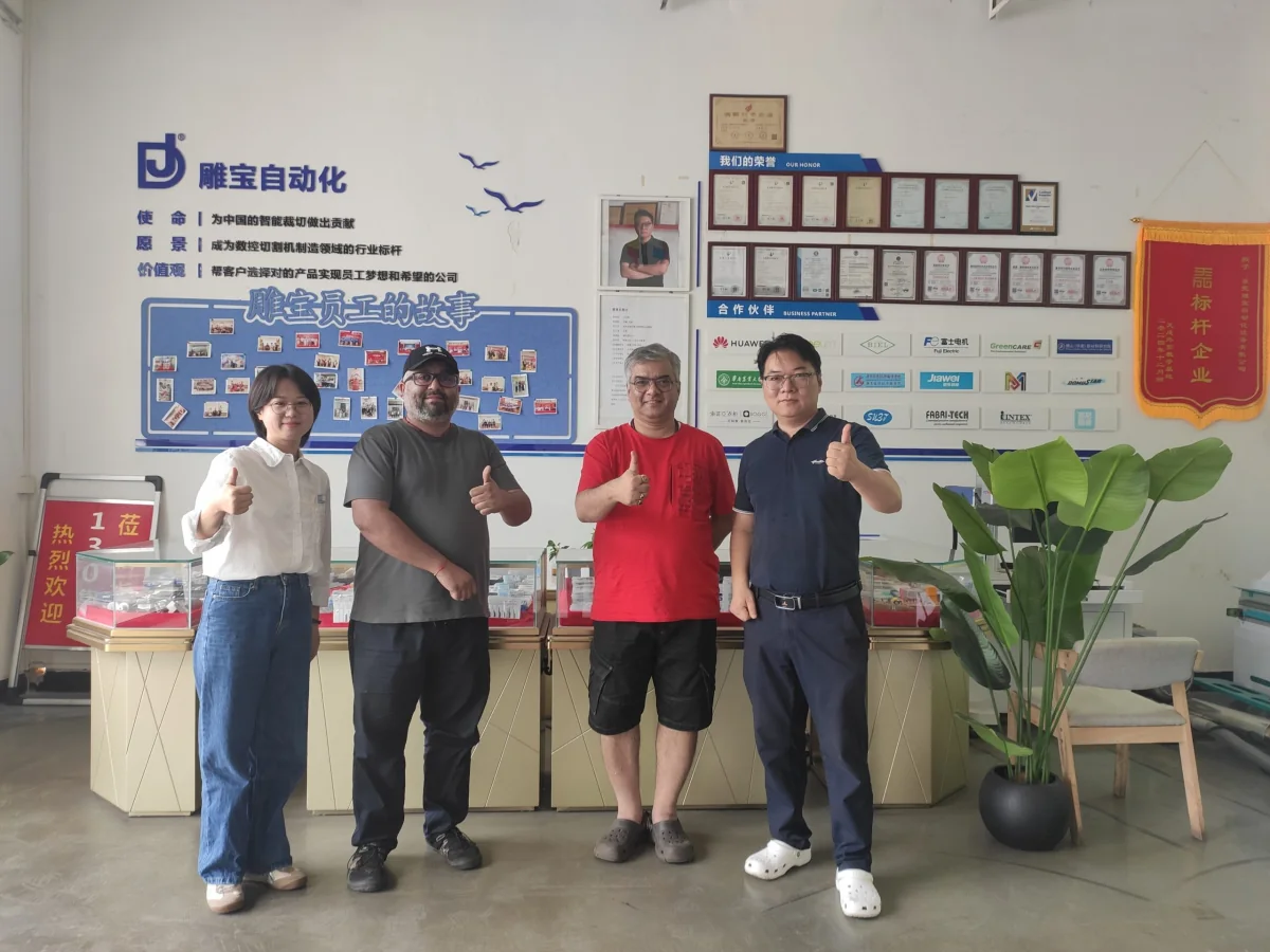 杰雕团队与客户交流现场